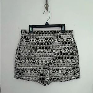 Cute GAP black and white shorts
